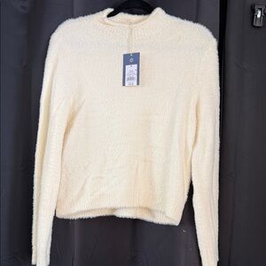 Universal Thread Cream Crew Neck Sweater
